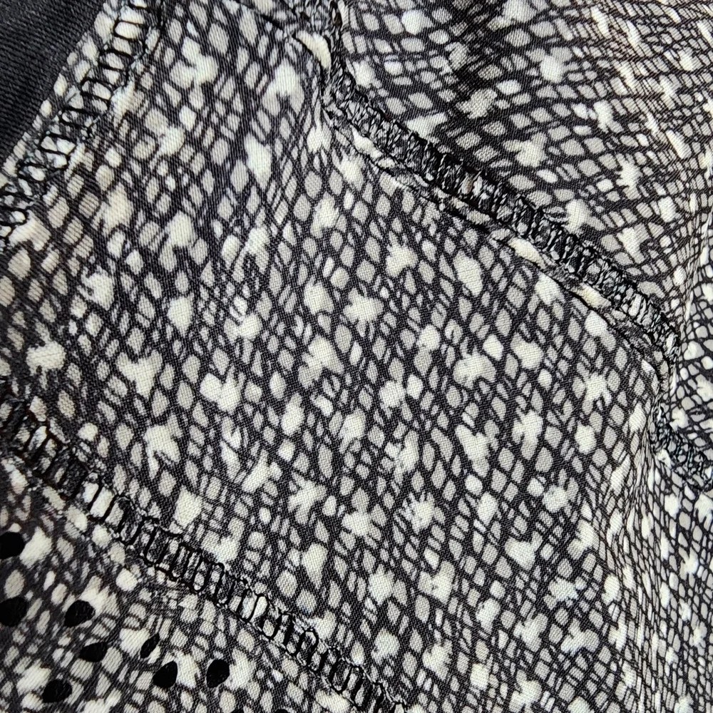 Lululemon Hit It Jacket In Frozen Fizz White Black / Black‎ Size 6 Like New